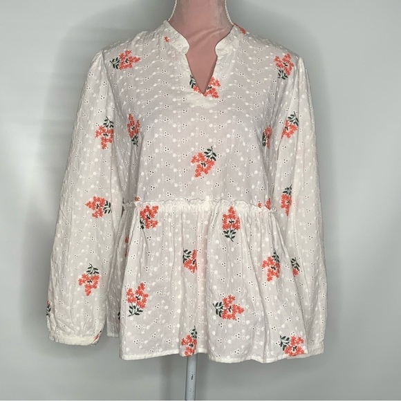 Solitairy gorgeous eyelet embroidered top. - Picture 2 of 11